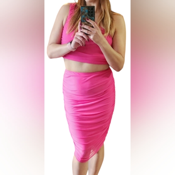 House of Harlow 1960 Dresses & Skirts - NWOT House of Harlow 1960 hot pink one shoulder 2 piece set size M mesh